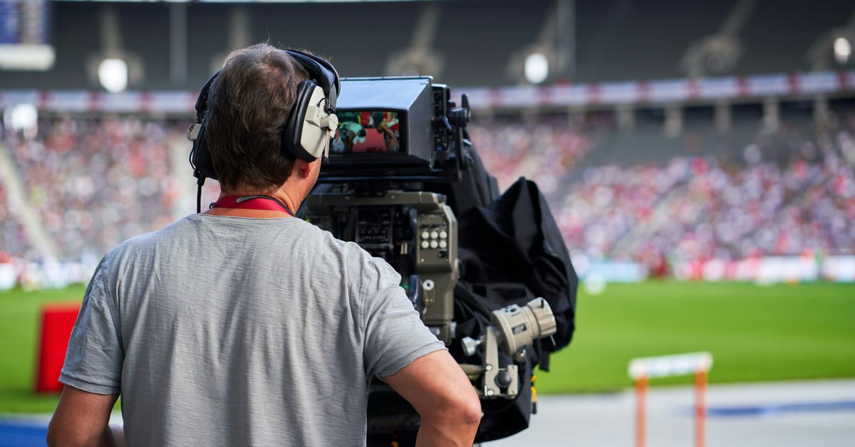 Historical Evolution of Sports Broadcasting